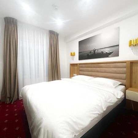 Mimi Hotel Corabia Luaran gambar