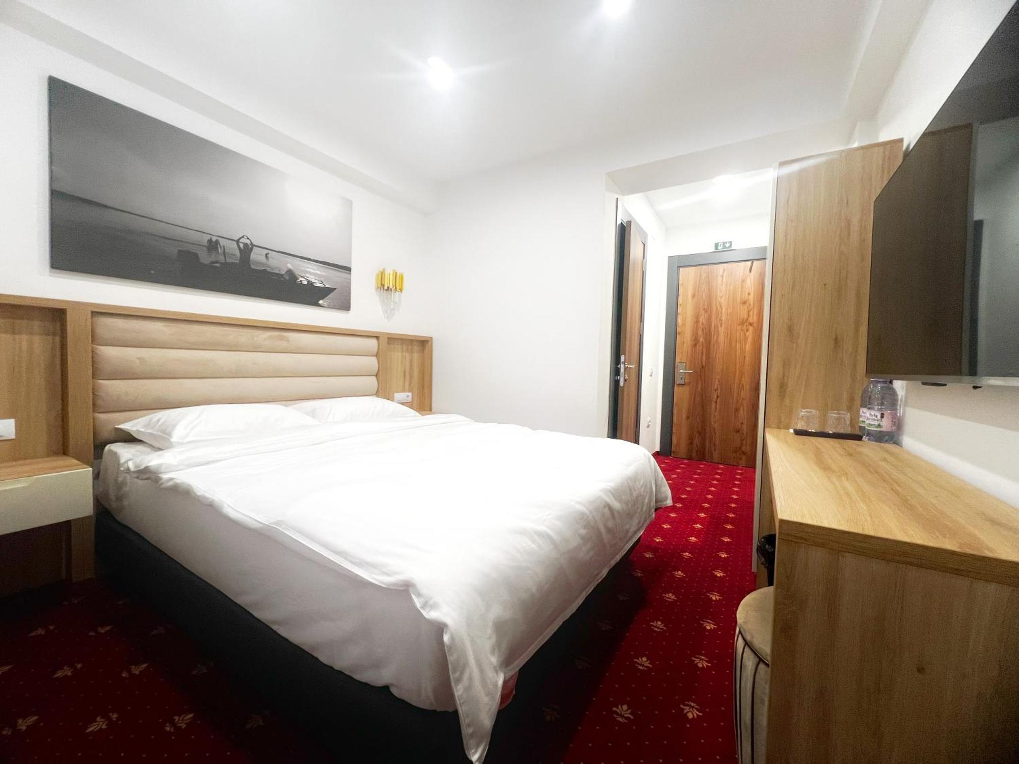 Mimi Hotel Corabia Luaran gambar